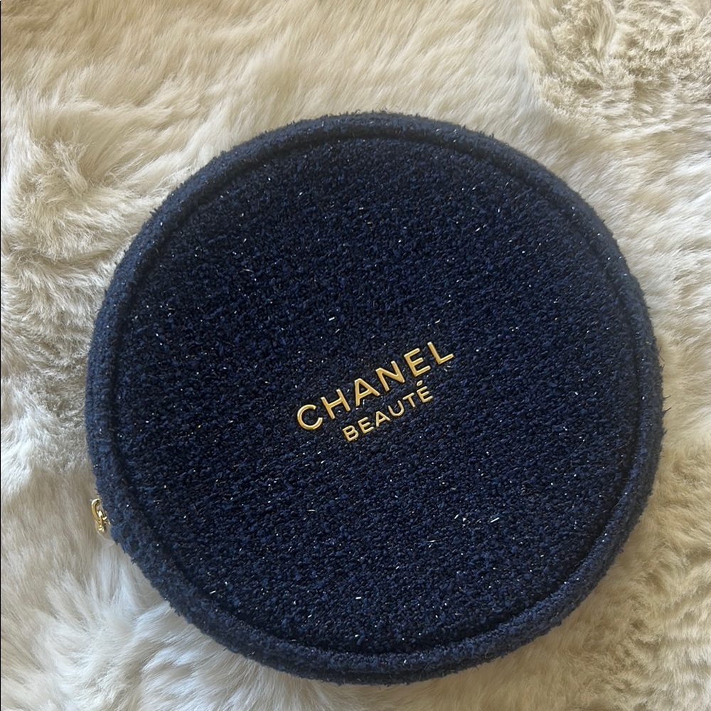 CHANEL Beauté Dark Blue Round Case cosmetic bag